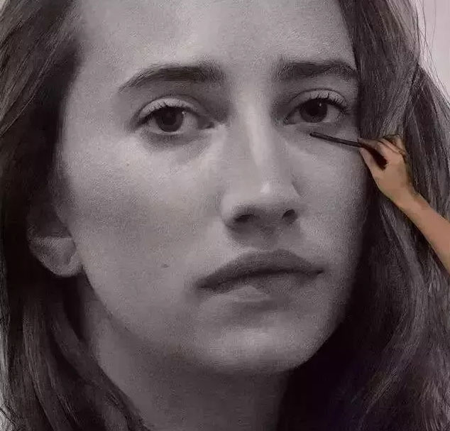 2.5米超逼真素描，80后美女画家竟这样完成绘画作品