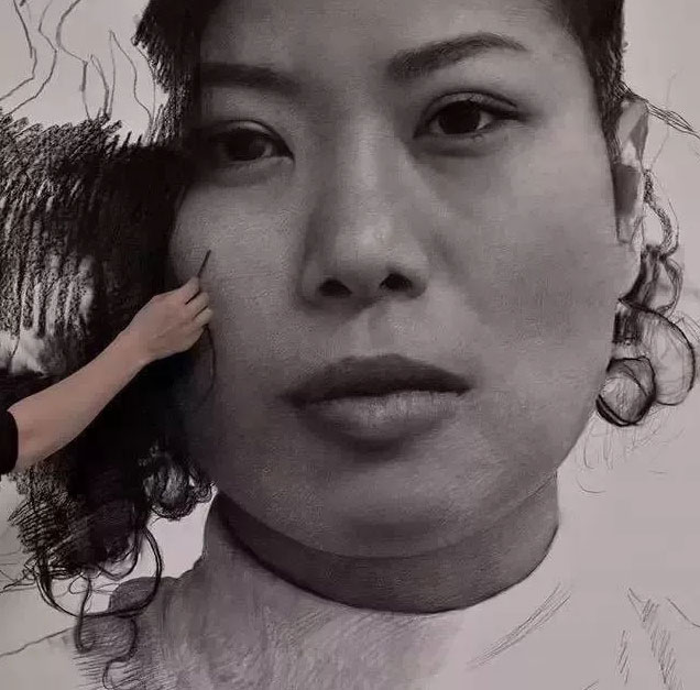 2.5米超逼真素描，80后美女画家竟这样完成绘画作品