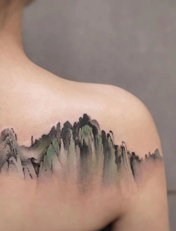 水墨纹身上-85后美女特色艺术，明星效访，外媒称中国风，太高级了！